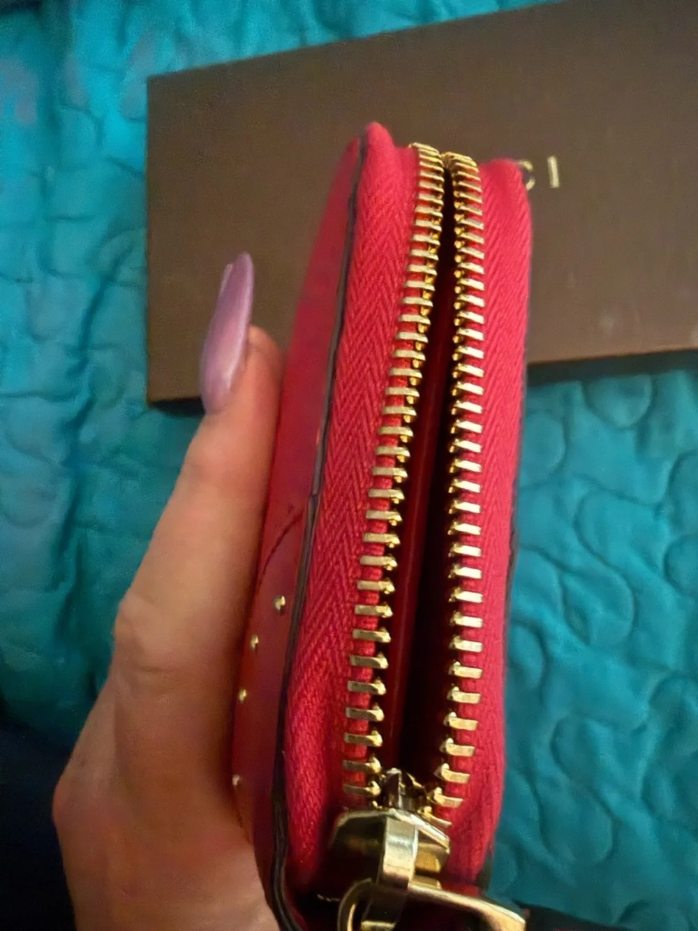 Gucci pink GG Embossed Zip-Around Wallet - Picture 3 of 6